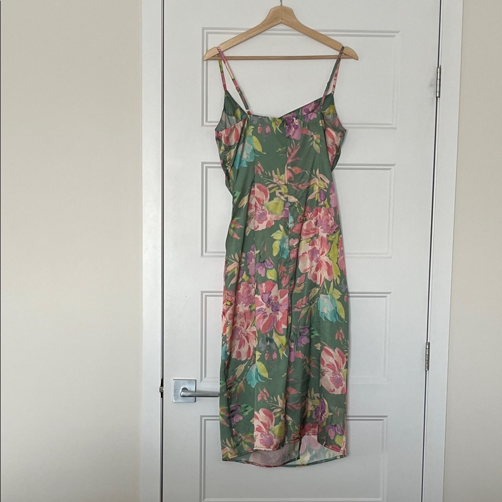 Elegant Floral Midi Dress in Green and Pink - Picture 4 of 4